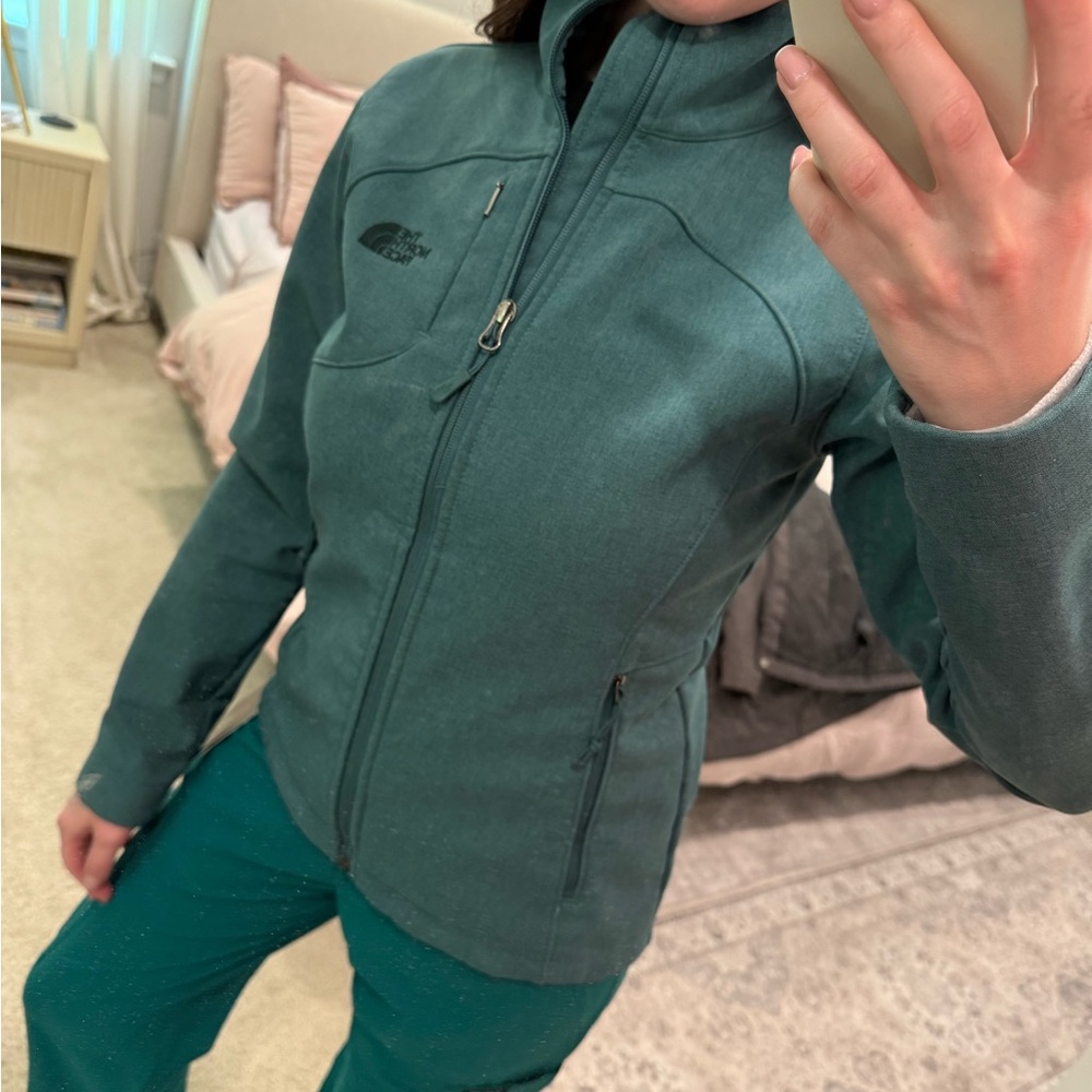 The North Face Women's Teal Green Full-Zip Windbreaker heavy duty jacket